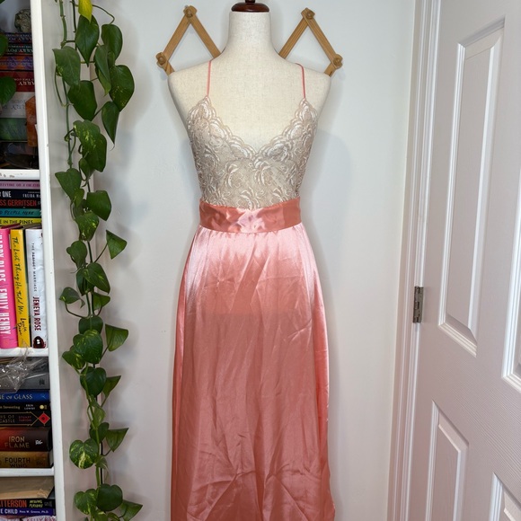 VICTORIAS SECRET Vintage 80s/90s GOLD LABEL Peach Satin Lace Maxi Slip Dress - Picture 1 of 7